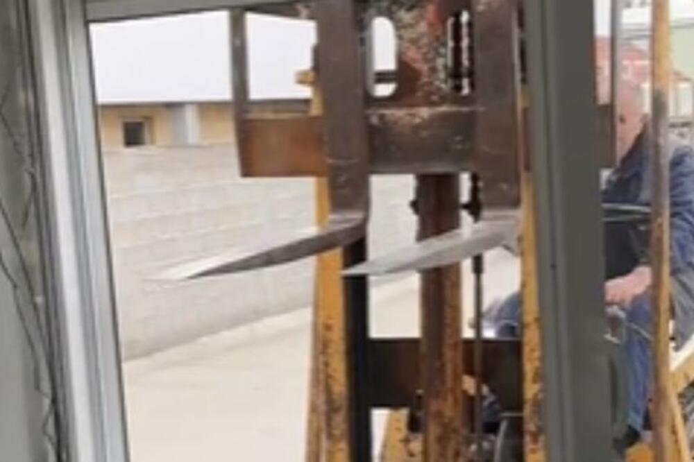 "IMATE ZA REKLAME, A PLATU NE MOŽETE...": Radnik iz Srbije upalio VILJUŠKAR pa uradio nešto URNEBESNO - HIT SNIMAK