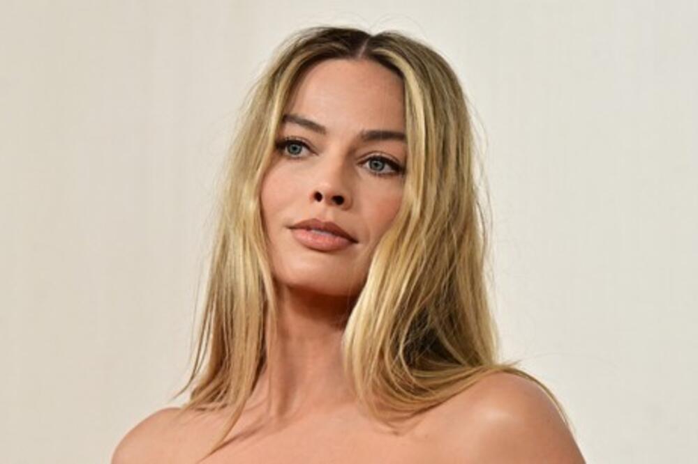 DA SE NAJEŽIŠ KAKVA JE MAČKA, IAKO ZA PANTALONE NIJE NI ČULA: Pojavila se u KORSETU i zakucala sve za EKRANE, BOMBA