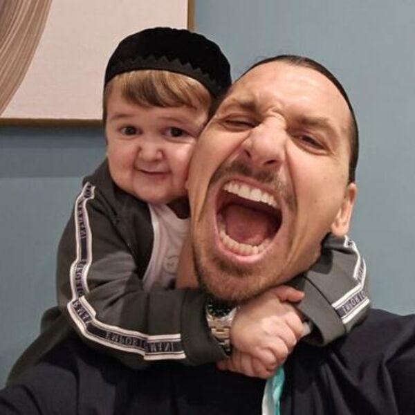 FOTKA KOJA JE OBIŠLA PLANETU ZA SEKUND: Ibra u klinču sa malim Hasbulom! (FOTO)