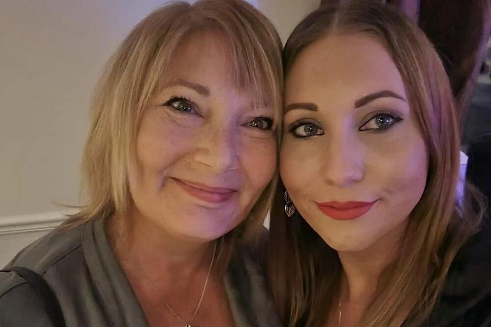 ĆERKA NAJAVILA UBISTVO MAJKE, PA JE ISKASAPILA: Bivši dečko dobio JEZIVU PORUKU, policija morala da je UPUCA jer...