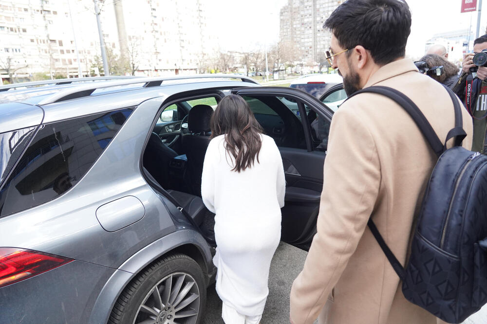 OŽENJENI VODITELJ PINKA PRIZNAO DA JE BIO GEJ! Cela zemlja zatečena, danas ima RIBU DO BOLA