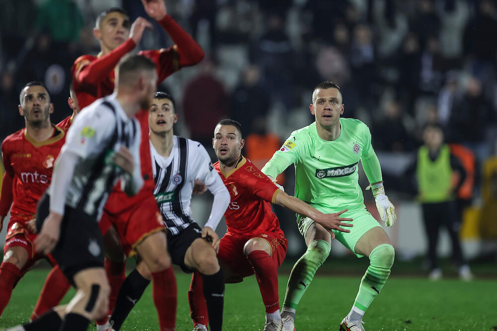 DELIRIJUM U HUMSKOJ 1: Svlačionica se TRESLA nakon duela Partizana i Napretka! (VIDEO)