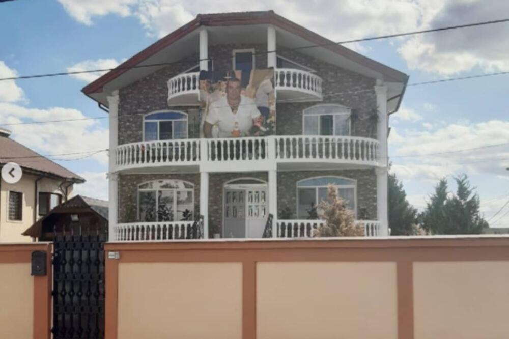 OVO ROMSKO NASELJE JE PRAVI DIZNILEND! Sve sam dvorac do dvorca, žive u raskoši, LUKSUZ na sve strane (FOTO)(VIDEO)