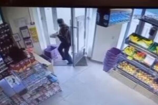 SRAMAN PRIZOR IZ BEOGRADA: Ukrao kutiju za donacije, kamera sve usnimila (VIDEO)