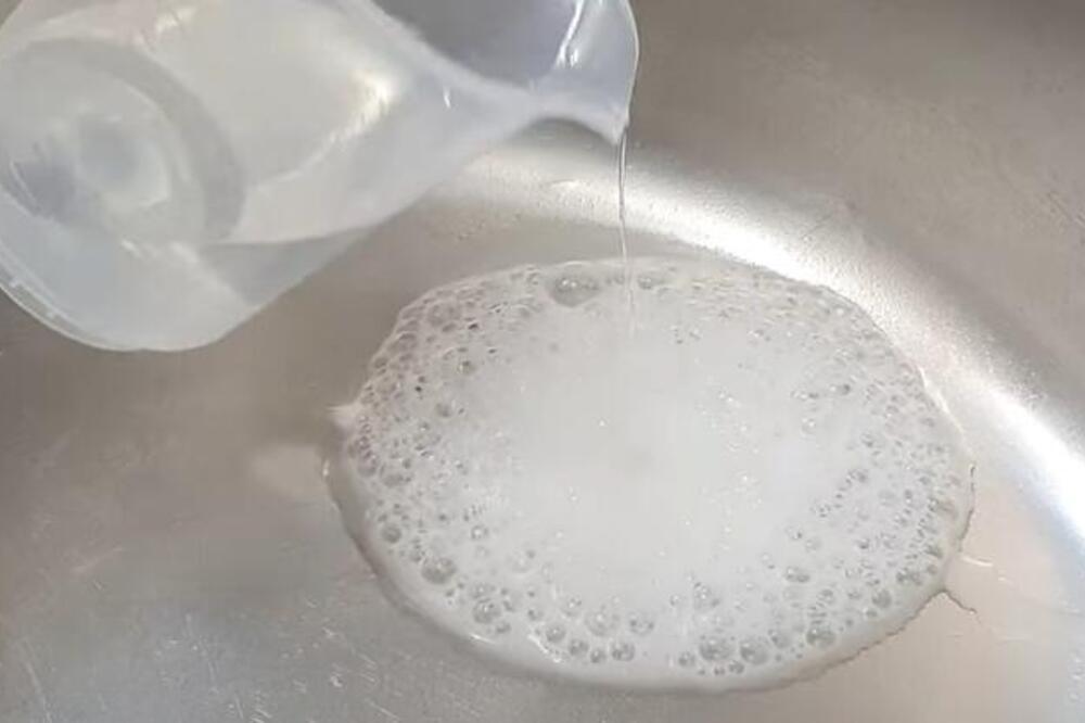 MA, KAKVO SIRĆE I SODA BIKARBONA EVO ŠTA RADI POSAO- Skida rđu i kamenac ko od šale, SUDOPERA SIJA ZA 60 DINARA