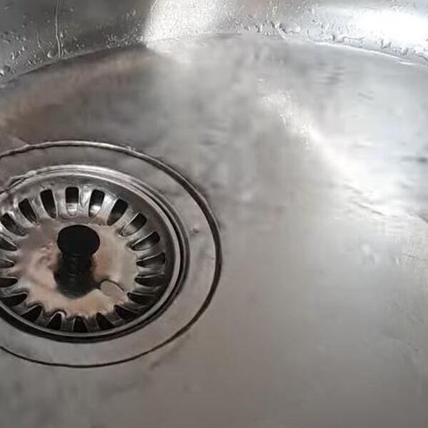 ČAK 9 STVARI! Sudopera nije kanta za smeće: Evo šta nikada ne treba prosipati u nju - NAPRAVIĆE PAKLENJAK