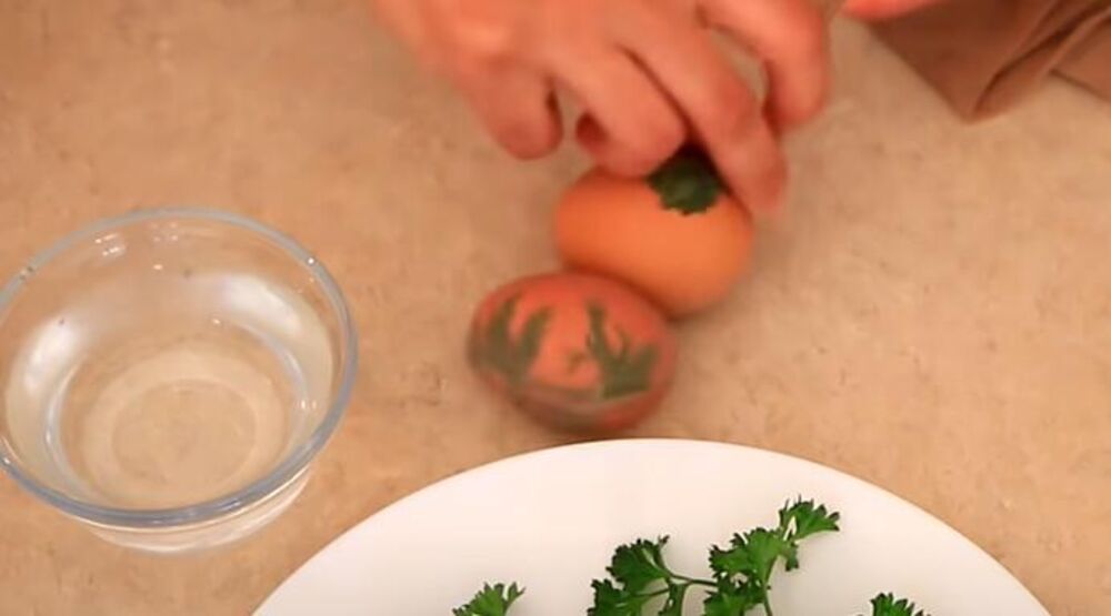 Ukrašavanje jaja u lukovini