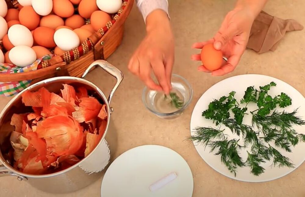 Priprema za farbanje jaja u lukovini