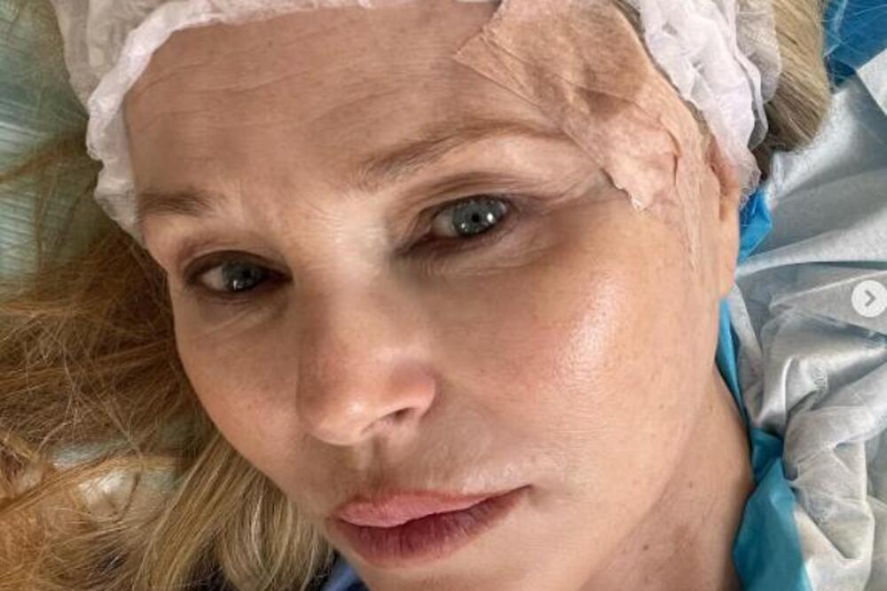 POTRESNE FOTOGRAFIJE IZ BOLNIČKOG KREVETA: Bila je je jedna od NAJLEPŠIH ŽENA, a sada je se BORI SA RAKOM