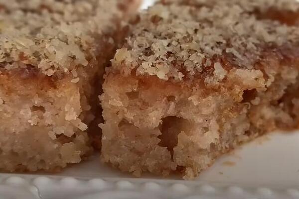 NAJLAGANIJA POSLASTICA ZA USKRŠNJI POST: Kolač sa rendanim jabukama - od svakog parčeta zastaje dah