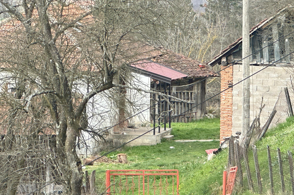 OVO JE KUĆA STRAVE U KOJOJ JE SANELA UBILA MIROSLAVA! U selu muk nakon stravičnog zločina (FOTO)