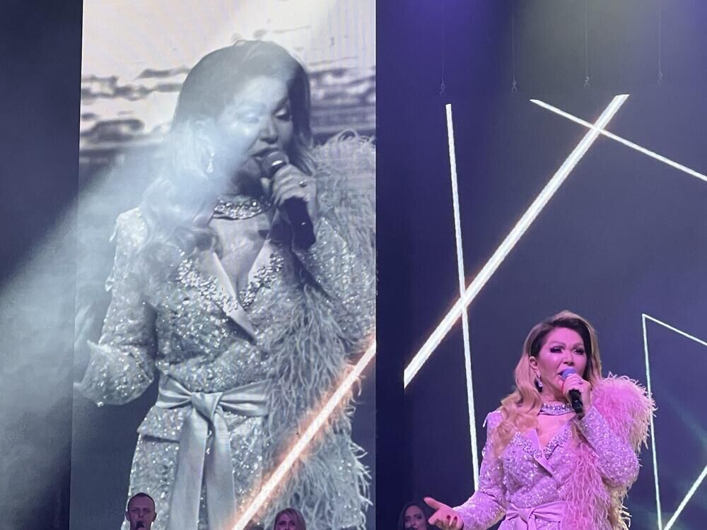 Spektal je, pred punom Mts dvoranom otvorila numerom ''I gde god bio''