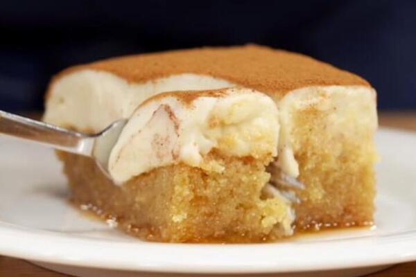 RECEPT ZA GRČKI KOLAČ SA GRIZOM KOJI SE TOPI U USTIMA: Fina kora od GRIZA natopljena SIRUPOM, a preko nje KREM FIL