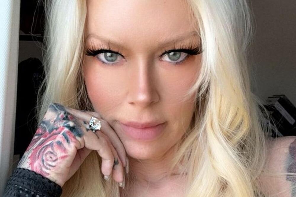 PRODAVALA INTIMU NA SAJTU ZA ODRASLE PA PROMENILA LIČNI OPIS ZBOG BOLESTI: Koristila HODALICU, muški san se RASPAO