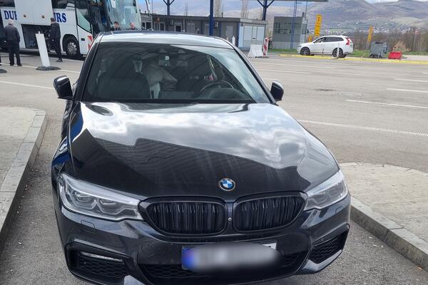 REKLI DA NEMAJU NIŠTA OSIM RUČNOG PRTLJAGA, A ONDA JE USLEDIO ŠOK: Policija na Preševu zaplenila luks robu (FOTO)