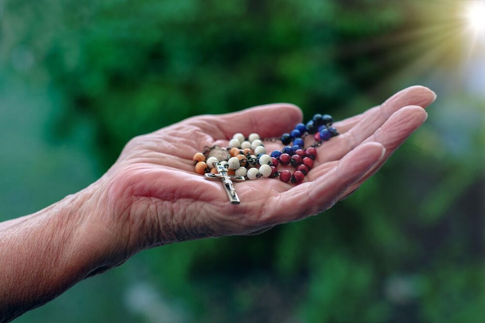 Krstić, Krst, brojanica, Hrišćanstvo, Katolici