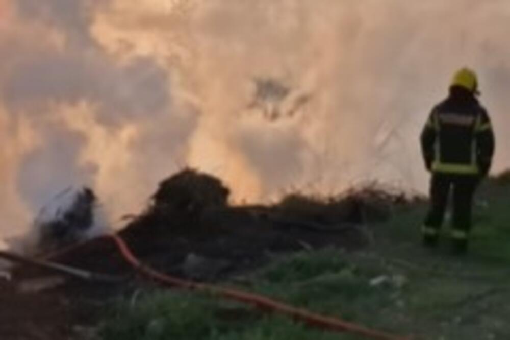 ZAPALILA SE DEPONIJA U PETROVARADINU: Vatrena stihija na istom mestu na kom je juče ZAPALJEN AUTOMOBIL (VIDEO)
