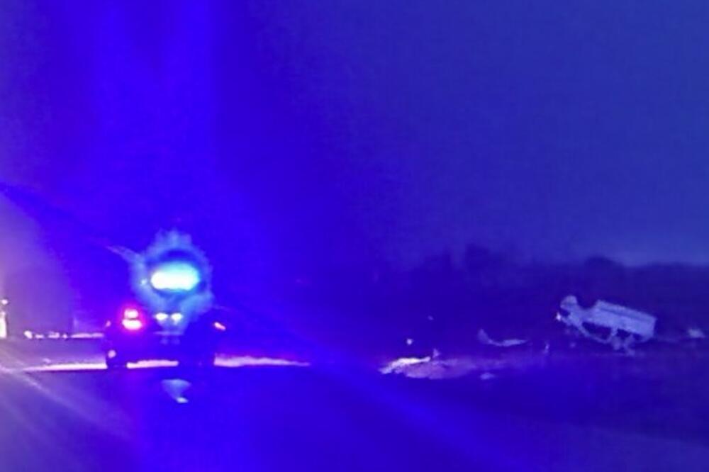 PRVE FOTOGRAFIJE STRAŠNE NESREĆE KOD TEMERINA: Poginula dva muškarca, policija na terenu (FOTO)