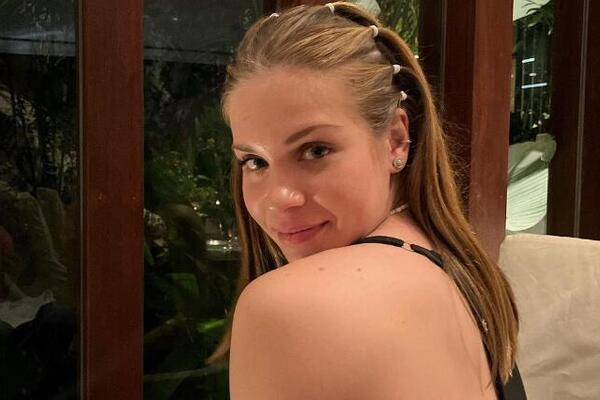 ZGODNA PLAVUŠA, PUCA KAKO IZGLEDA: Ona je UKRALA srce Jaga - instagram joj GORI! (FOTO)