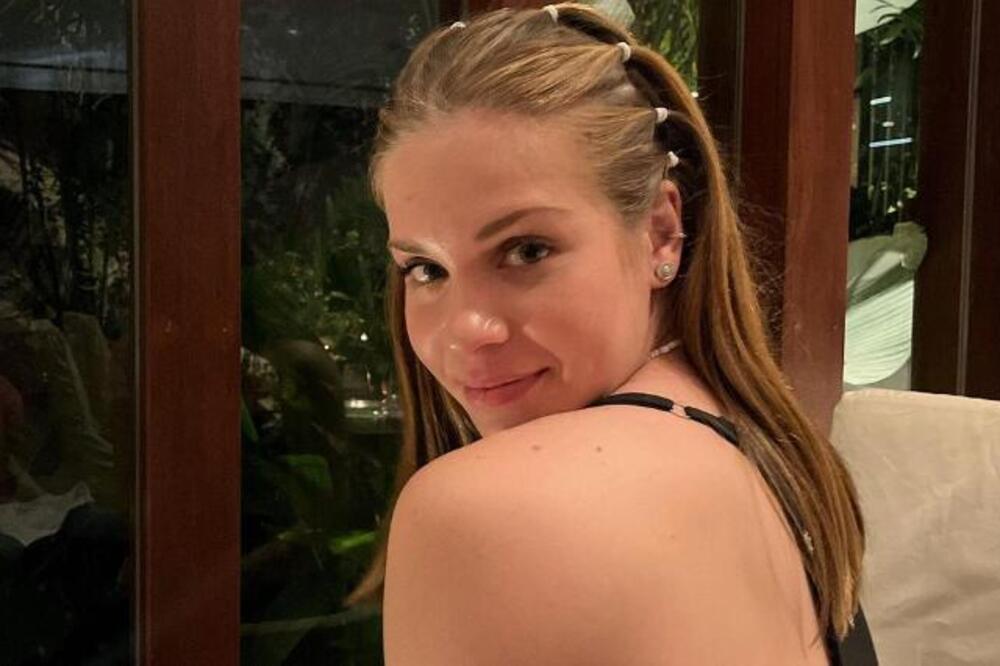 ZGODNA PLAVUŠA, PUCA KAKO IZGLEDA: Ona je UKRALA srce Jaga - instagram joj GORI! (FOTO)