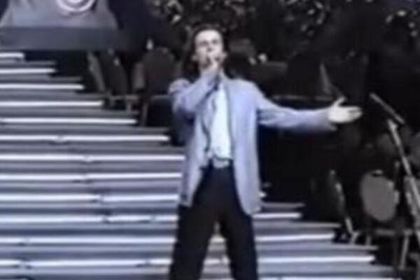 ZA TRI ŽIVOTA NEĆETE POGODITI KO JE ČOVEK SA FOTKE: Danas izgleda TOTALNO DRUGAČIJE i žene lude za NJIM