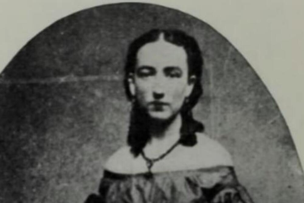 OBA BOGATAŠICA SE NIKAD NIJE KUPALA A 24 GODINE NIJE IZAŠLA IZ SOBE Kad su je PRVI PUT videli kako IZGLEDA ZANEMELI