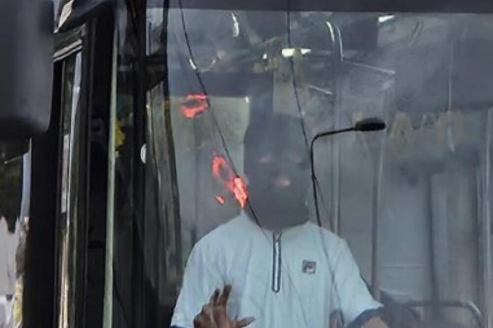 BEOGRAĐANI OSTALI BEZ TEKSTA KADA SU VIDELI ČOVEKA U 47-ICI: Nazvali ga "DEVITO sa Aliexpressa", ovo je hit! (FOTO)