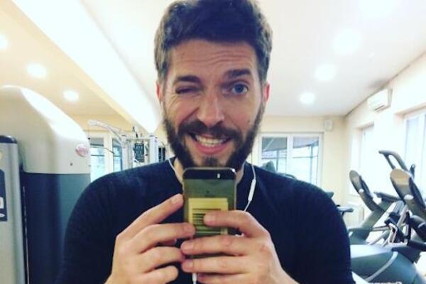 DANAS JE POZNATI GLUMAC, A NEKADA PRODAVAO LUBENICE I BIO KONDUKTER: Evo šta je radio u životu, ISKRENO sve rekao