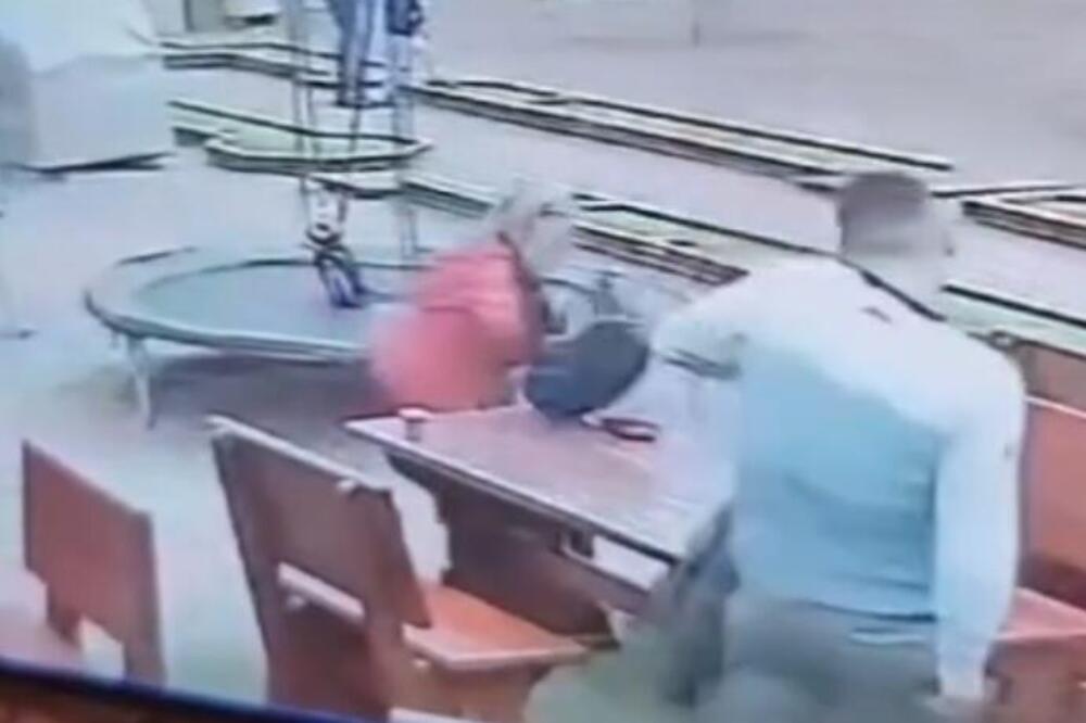 LOPOVČINA UKRALA ŽENI SA DETETOM NOVČANIK, SRAMOTA NAD SRAMOTAMA: Pogledajte samo prljavi trik kojim se poslužio!