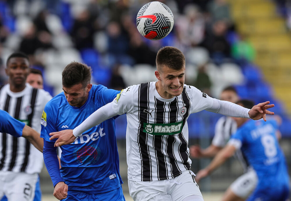 Samed Baždar u skoku