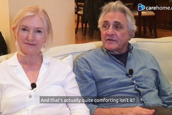 POSEĆIVALI DEMENTNE SUPRUŽNIKE U STARAČKOM DOMU I ZAVOLELI SE: Zbližile ih reči utehe, a onda su im partneri umrli