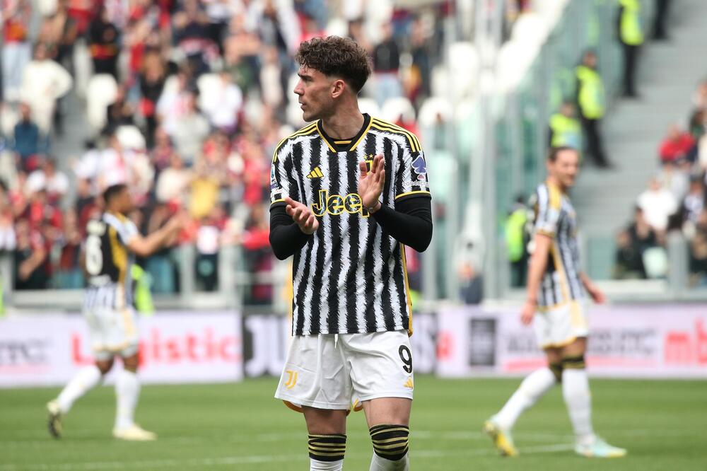 VLAHOVIĆ SE CENJKA: Ako ne dobije platu kao Lautaro, napušta Juventus!
