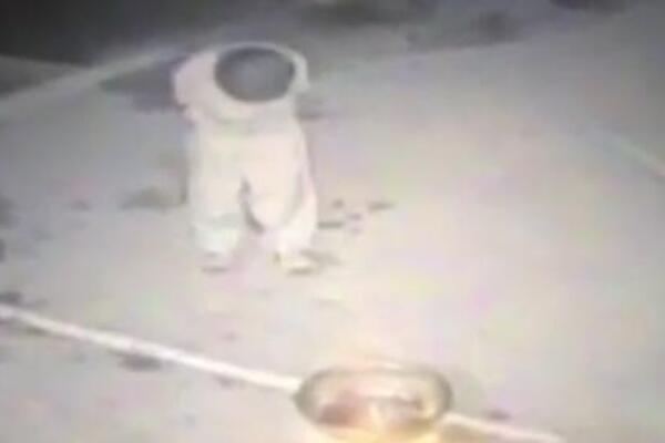 OVDE JE OTAC UBIO SINA (7), PA NJEGOVO TELO BACIO SVINJAMA! Ono što su mu on i maćeha radili... (UZNEMIRUJUĆ VIDEO)