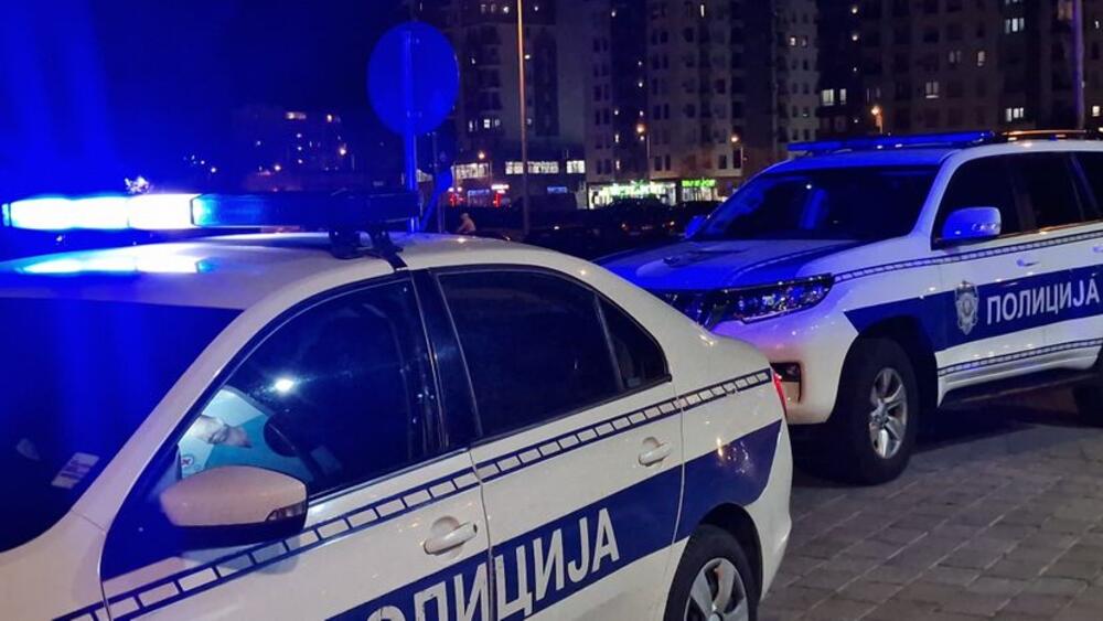 Strašna tuča u centru Beograda! Izleteli iz vozila i počeli da pesniče braću zbog konflikta u saobraćaju (VIDEO)