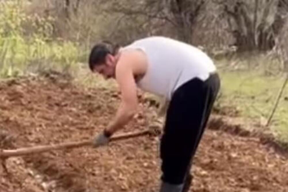 VAŽI ZA VELIKOG ZAVODIKA, A OVO POSEBNO ODUŠEVLJAVA: Glumac OBRAĐUJE ZEMLJU, svima treba da bude UZOR