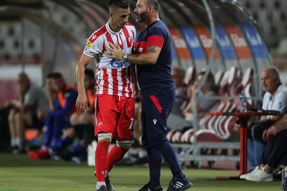 STANKOVIĆ IZBACIO PEŠIĆA IZ TIMA! Bivši napadač Zvezde se sukobio sa ikonom Ferencvaroša (FOTO)
