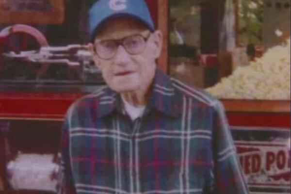 NOSIO JE DVA PARA ISTIH FARMERKI, VOZIO STARI AUTO, ALI JE URADIO... 33 osobe su mu VEČNO DUŽNE, a nije ih UPOZNAO