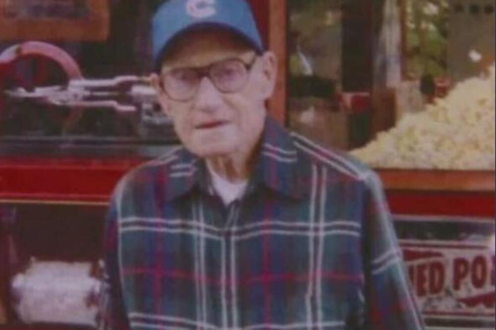 NOSIO JE DVA PARA ISTIH FARMERKI, VOZIO STARI AUTO, ALI JE URADIO... 33 osobe su mu VEČNO DUŽNE, a nije ih UPOZNAO