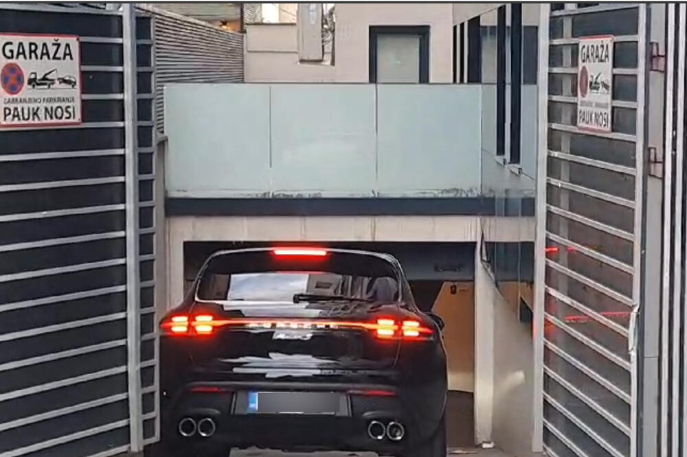 PRVO POJAVLJIVANJE JELISAVETE ORAŠANIN NAKON VESTI O RAZVODU: Glumica BESNOM MAŠINOM stigla u porodični DOM