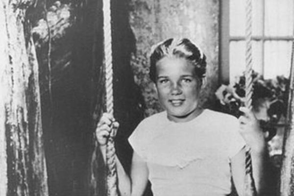 SA 11 GODINA BILA ŽRTVA SUROVOG PEDOFILA KOJI JE SVIMA GOVORIO DA JOJ JE OTAC: Ovo je TRAGIČNA sudbina prave Lolite