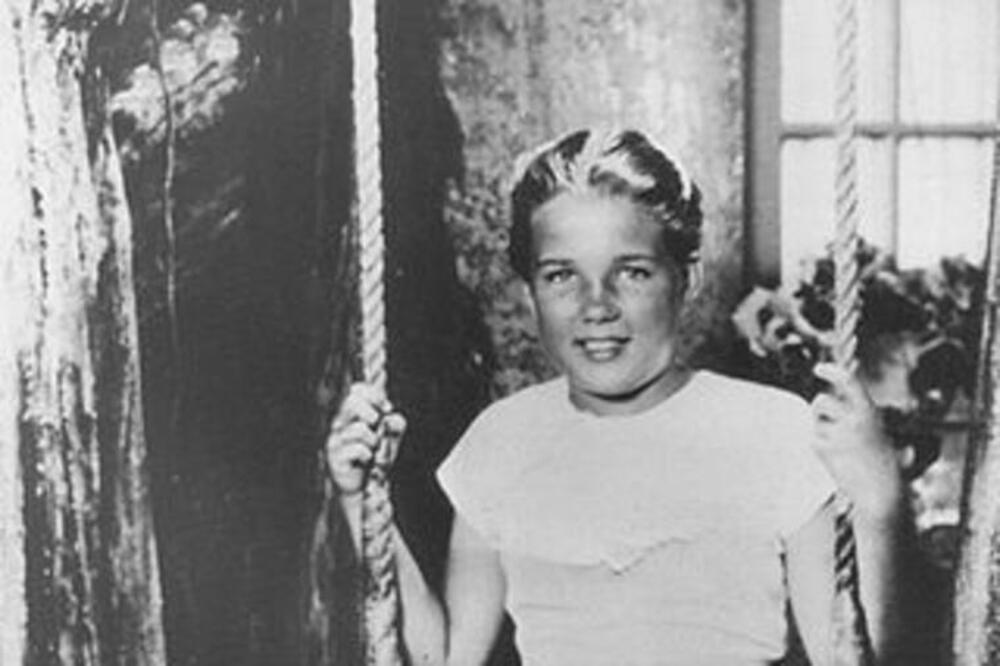 SA 11 GODINA BILA ŽRTVA SUROVOG PEDOFILA KOJI JE SVIMA GOVORIO DA JOJ JE OTAC: Ovo je TRAGIČNA sudbina prave Lolite