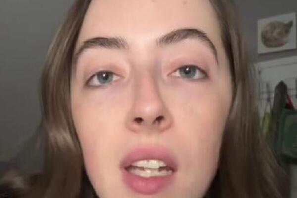 ANA NARUČILA HALJINU PREKO INTERNETA, PA ZANEMELA KADA JE STIGAO PAKET: Kada je videla KRV U BOČICI odmah...