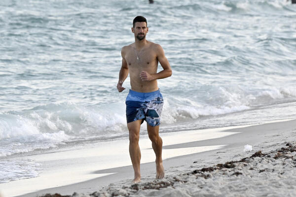 Isplivala Đokovićeva fotka sa Maldiva: Nikome nije jasno šta Novak radi