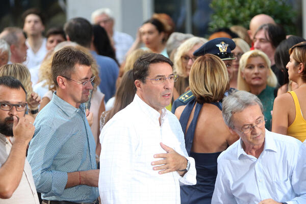 Kakva frajerčina, ni sam Apolon mu nije ravan! Ovaj zavodnik je sin Jovana Memedovića, kad ga vidite... (FOTO)