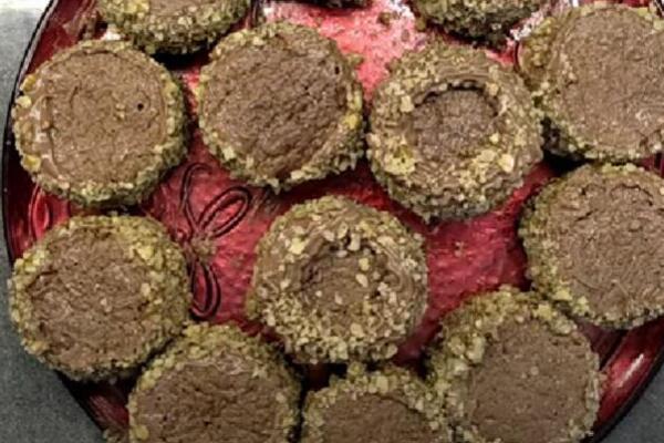 NAJLEPŠA POSLASTICA SA ORASIMA, KOKOSOM I ČOKOLADOM: Turski kolač "padišahov" - recept koji je skroz zaboravljen
