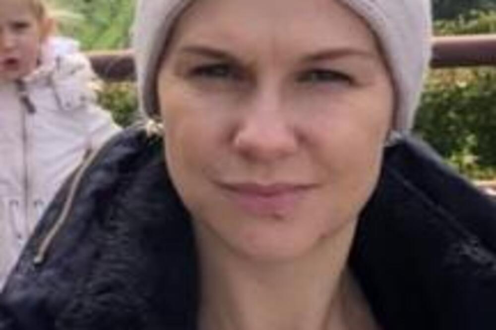 TIJANA JEDINA PRAVI OVAJ ALKOHOL U SRBIJI: Muškarci joj ZAVIDE, a KUPCI se OTIMAJU oko njenog pića (FOTO)