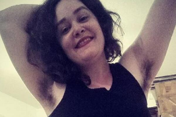 KAD PODGNE RUKU, LJUDI SE ZGRANU: Milena je jedna od najdlakavijih žena, a sad su iscurile njene slike, AU! (FOTO)