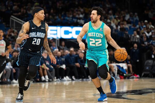 MICIĆ DAO VIŠE OD POLA ŠARLOTOVIH POENA ZA POLUVREME! Vasa drugi strelac Hornetsa u porazu (VIDEO/FOTO)