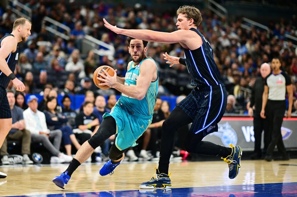 Vasilije Micić (levo) na utakmici Orlanda i Šarlota