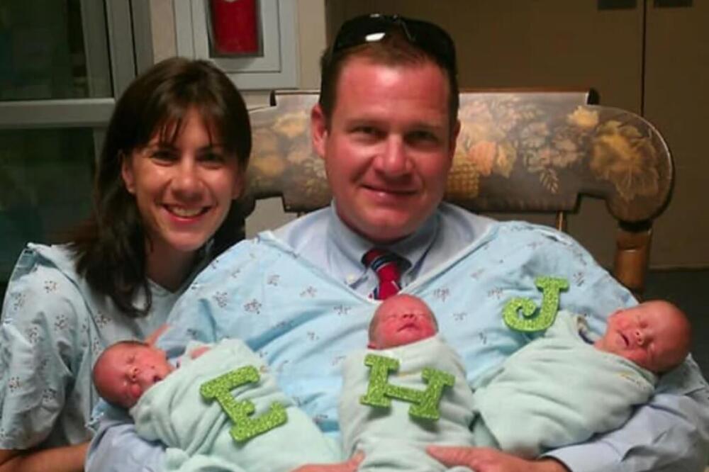 SARA JE USVOJILA TROJKE, A KAD JE ČULA OVO OD DOKTORA POSLE 3 NEDELJE SKAMENILA SE: Ovaj POZIV ju je SKROZ DOTUKAO